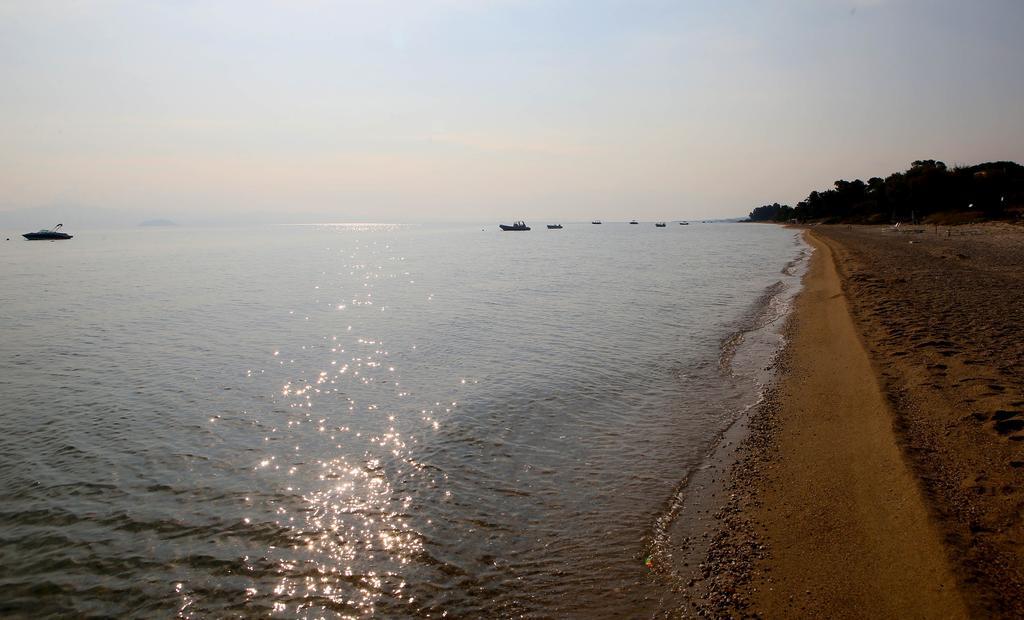 Beach Front Chanioti โปไลโครโน ภายนอก รูปภาพ